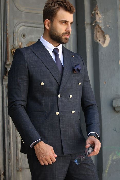 صورة بدلة سوداء مدخنة