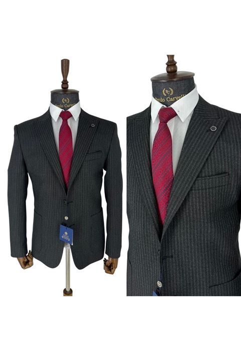 صورة سترة مخططة باللون الرمادي المدخن